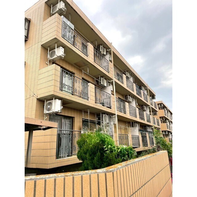 物件外観写真1　(鉄筋コンクリート造りのマンションです♪)