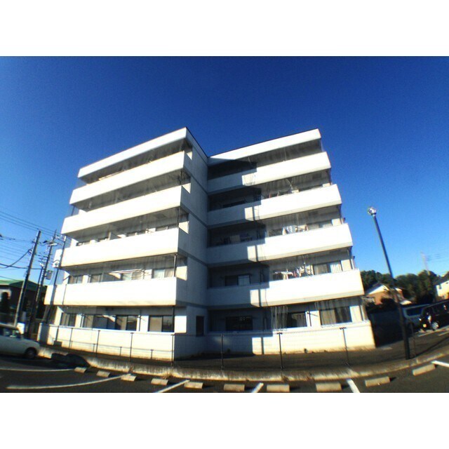 物件外観写真1　(鉄筋コンクリート造りのマンションです)