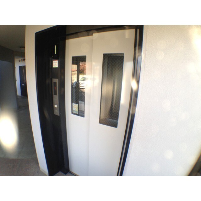 物件外観写真3　(エレベーターで昇降楽々♪)