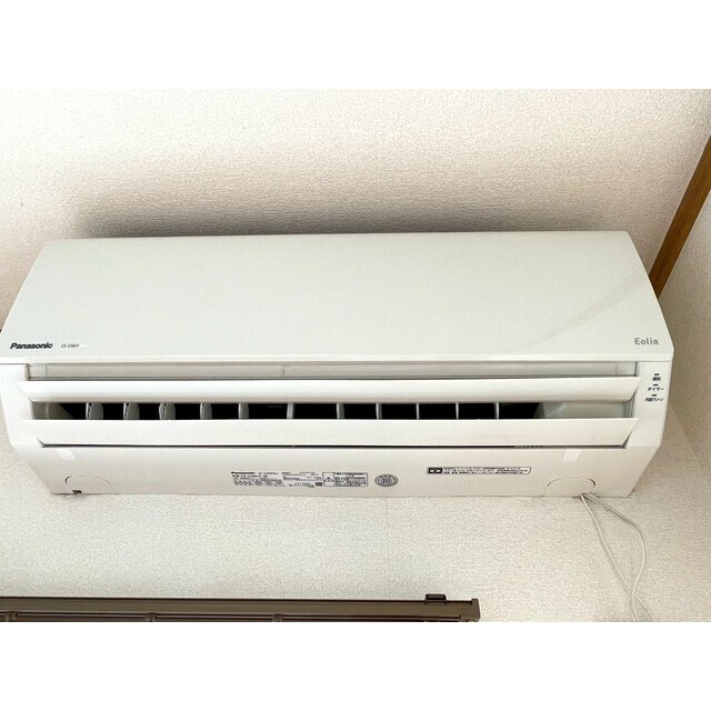 物件内観写真12　(リビングダイニングはエアコン付き♪)