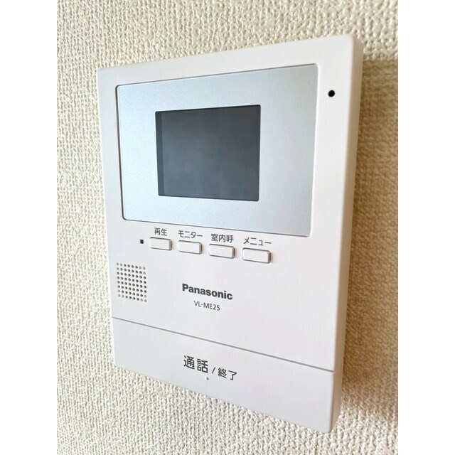 物件内観写真13　(ＴＶインターフォンモニターで訪問者を確認出来ます♪)