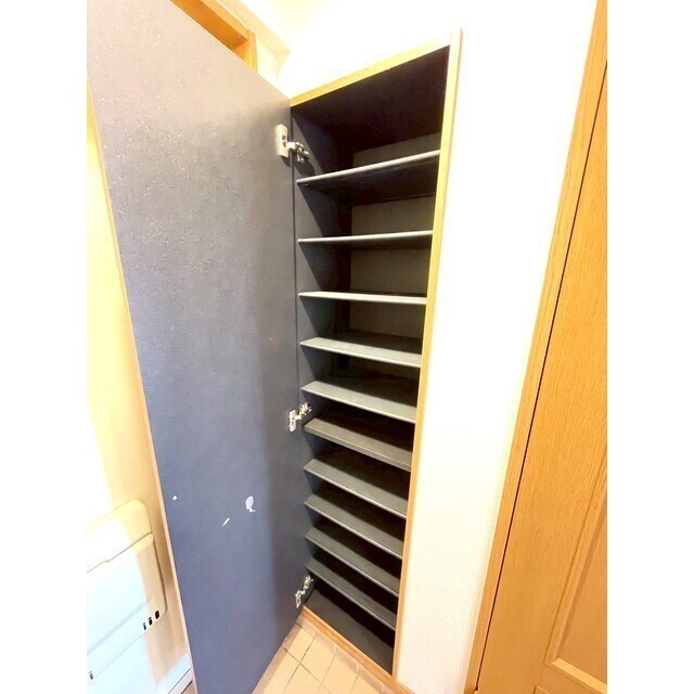 物件内観写真19　(たっぷり収納のシューズボックス)