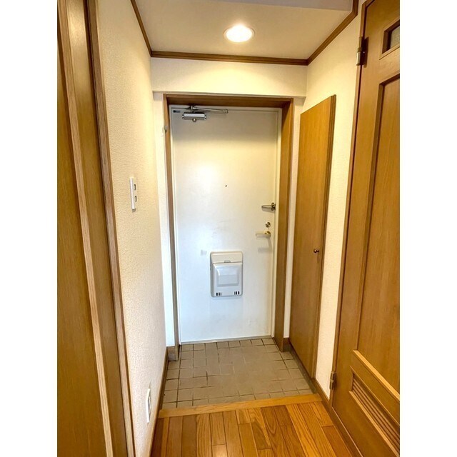 物件内観写真21　(玄関内)