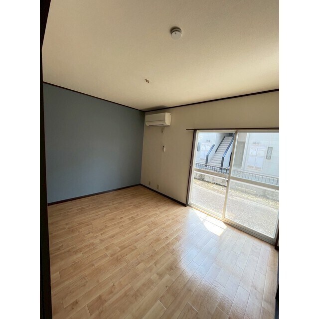 物件内観写真2　(日当たり抜群)