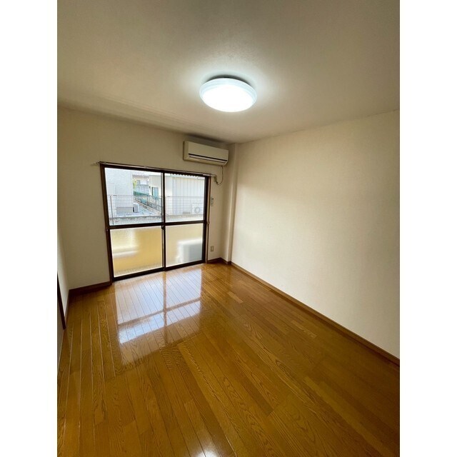 物件内観写真4　(エアコンついてます♪)