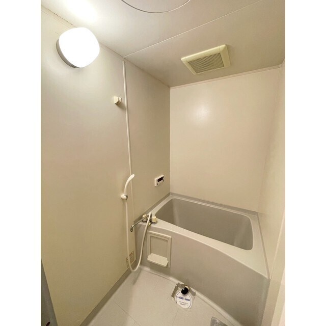 物件内観写真4　(追い焚き機能付き浴室)