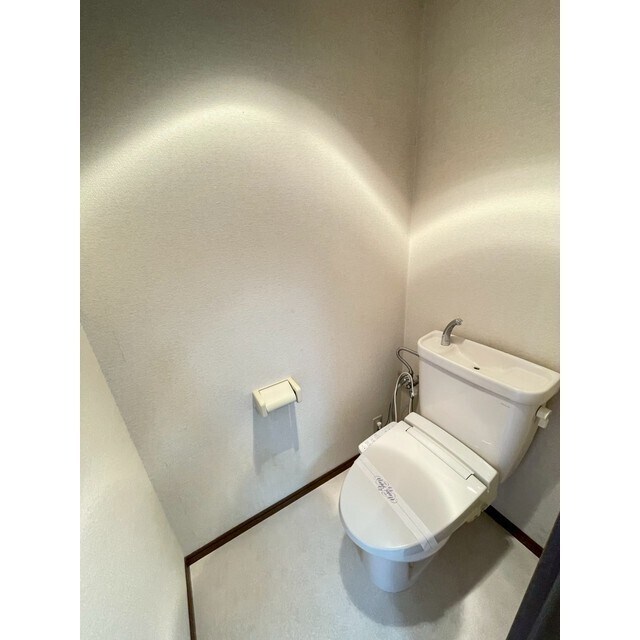 物件内観写真5　(温水洗浄便座)