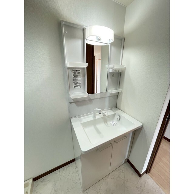 物件内観写真8　(綺麗な洗面所です♪)