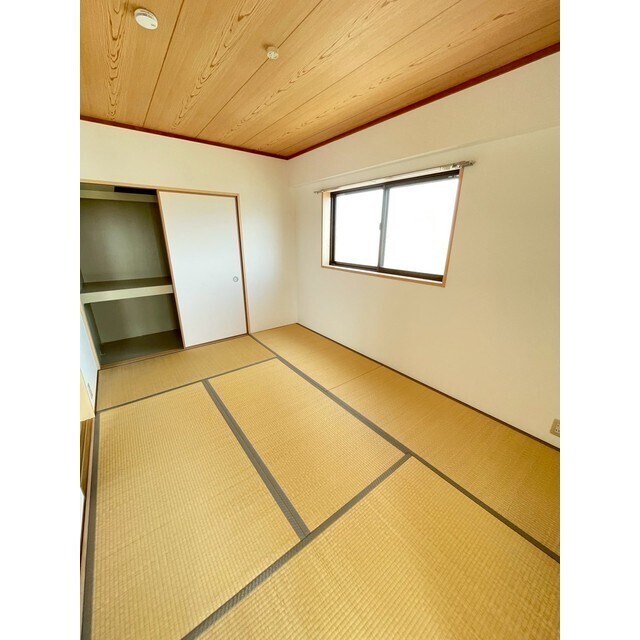 物件内観写真10　(リビング横の和室です！)