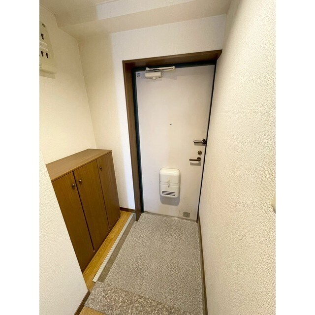 物件内観写真15　(玄関内側)