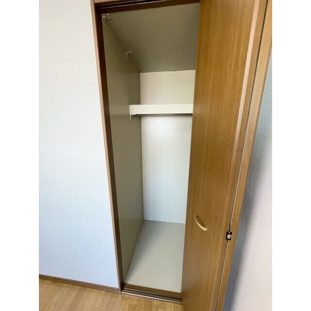 物件内観写真18　(北西洋間収納)