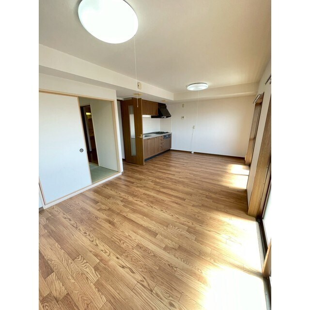 物件内観写真21　(広々リビングです)