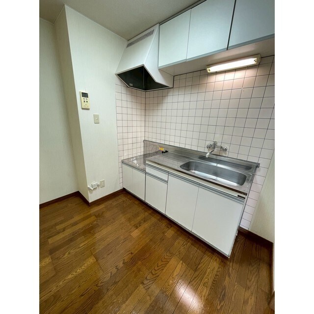 物件内観写真3　(作業スペースがしっかりあるのでお料理しやすいです♪)