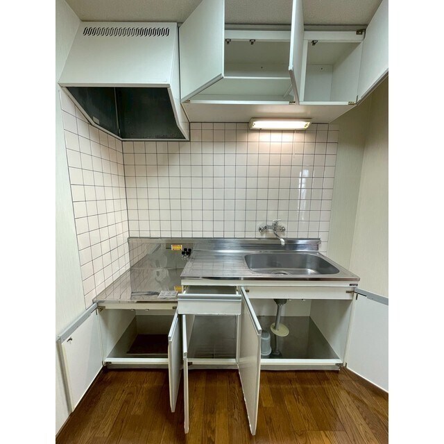 物件内観写真4　(食器などがたくさん入ります！)