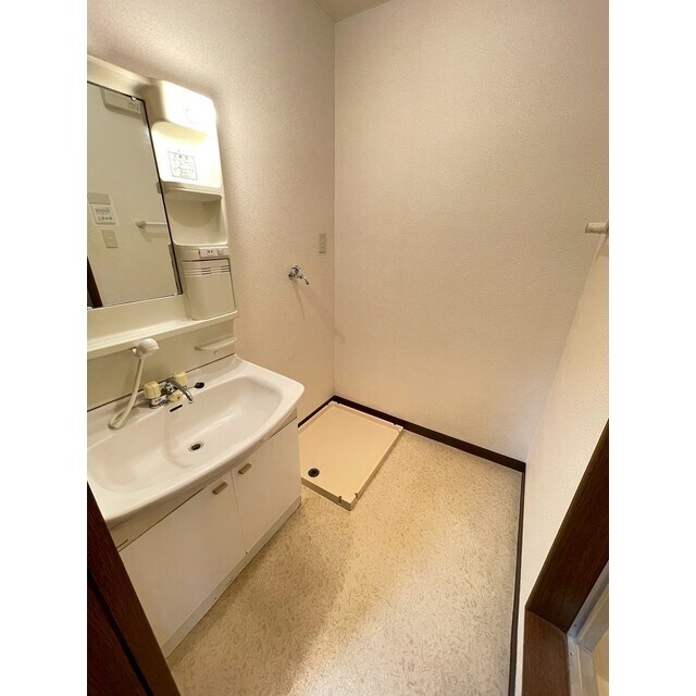 物件内観写真8　(広めの脱衣所です♪)