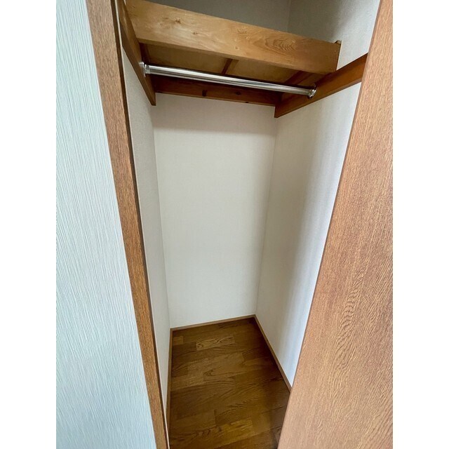 物件内観写真9　(リビングの収納です！)