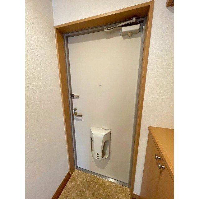 物件内観写真14　(内側から見た玄関です！)