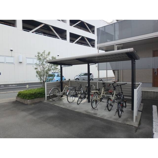 物件外観写真3　(駐輪場)