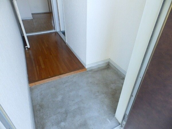 玄関(同タイプ部屋写真です。)