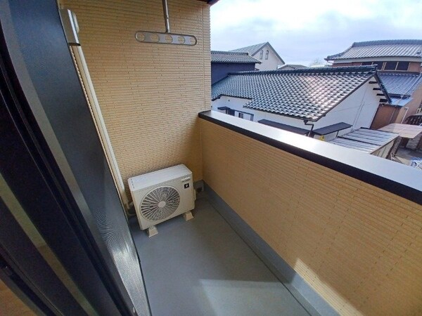 バルコニー(同型、反転タイプの部屋写真です)