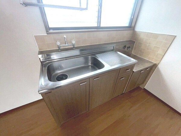 キッチン(同物件別部屋の写真です。)