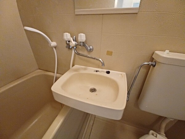 洗面所(同物件別部屋参考写真)