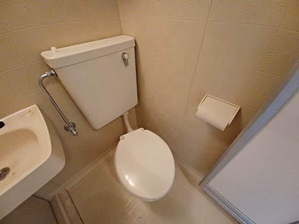 トイレ(同物件別部屋参考写真)