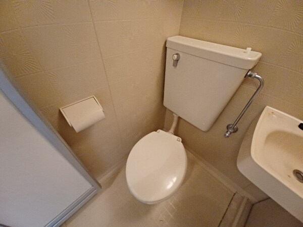 トイレ(同型参考写真)