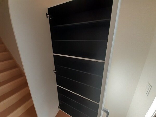 収納(別部屋反転写真です)