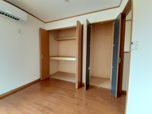 収納(同型、反転タイプの部屋写真です。)