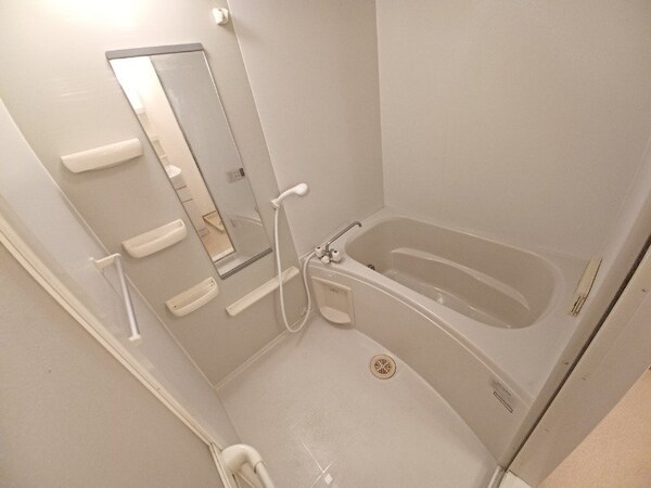 バス／シャワールーム等(同型参考写真)