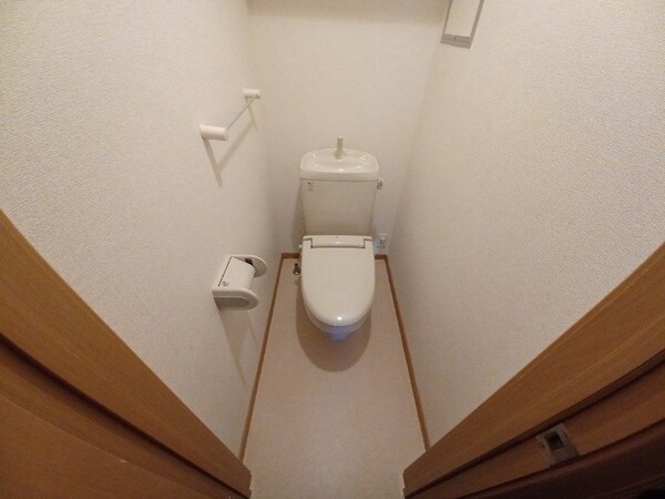 トイレ(同型参考写真)