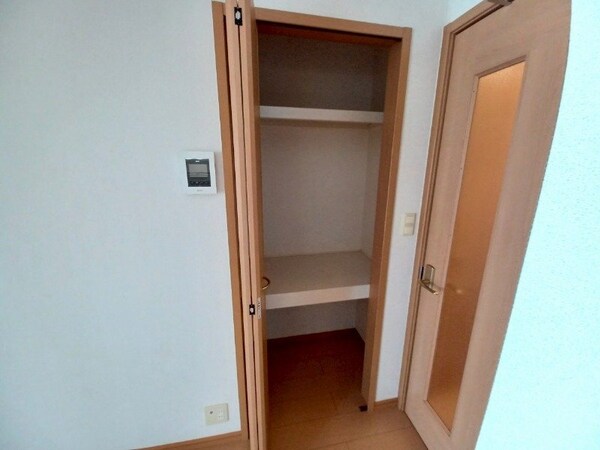 収納(同物件別部屋のお写真です。)