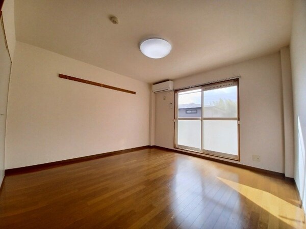 居室・リビング(同物件別部屋のお写真です。)