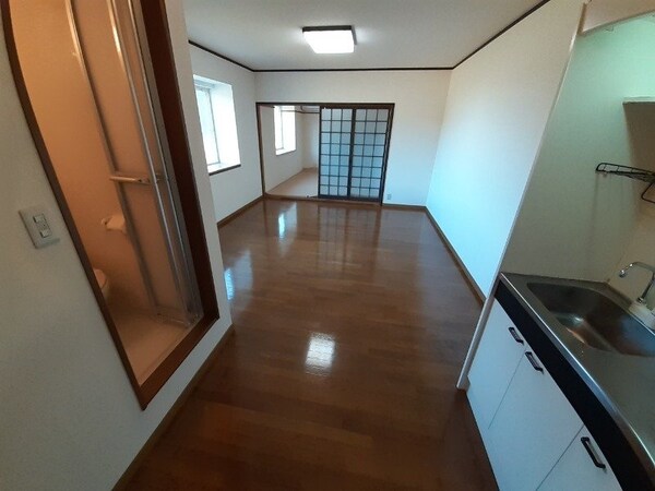 居室・リビング(同タイプ部屋写真です。)
