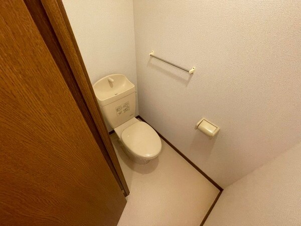 トイレ(同型反転写真)