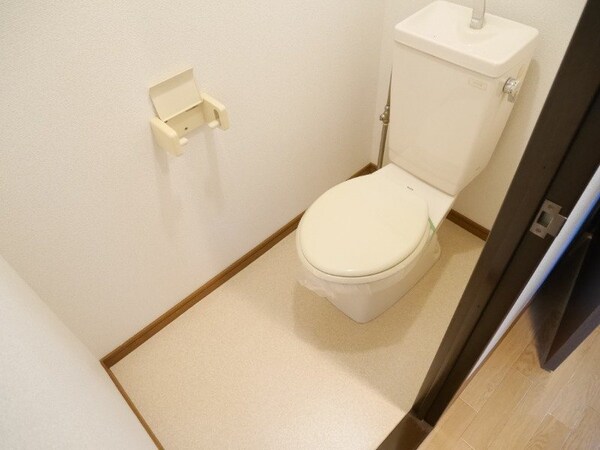トイレ(同物件別部屋のお写真です。)