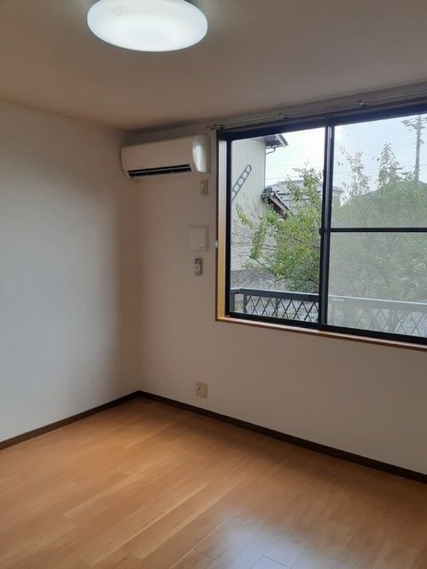 居室・リビング(同物件別部屋のお写真です。)