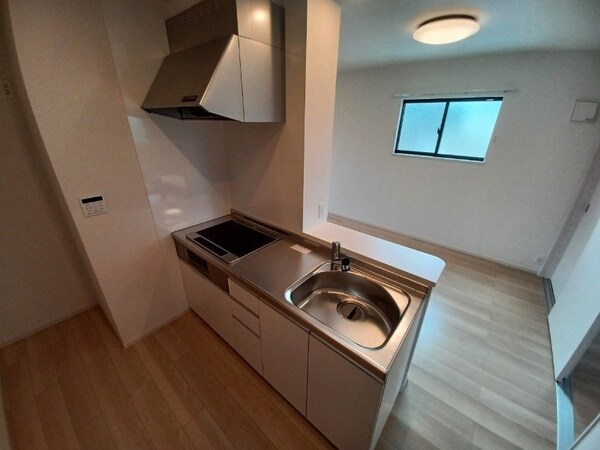 キッチン(同物件別部屋写真)