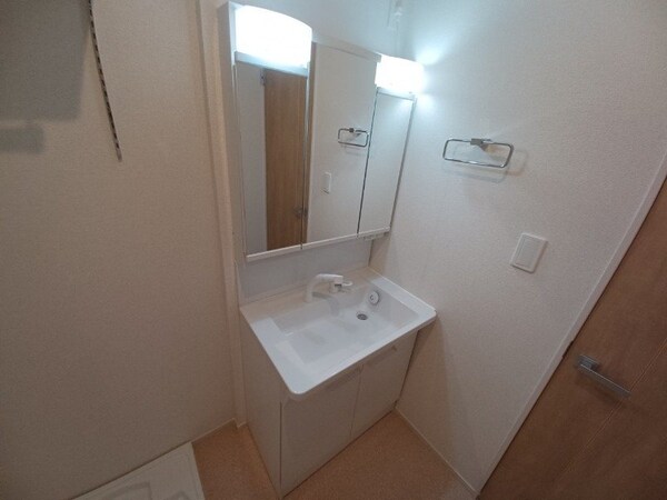 洗面所(同物件別部屋写真)