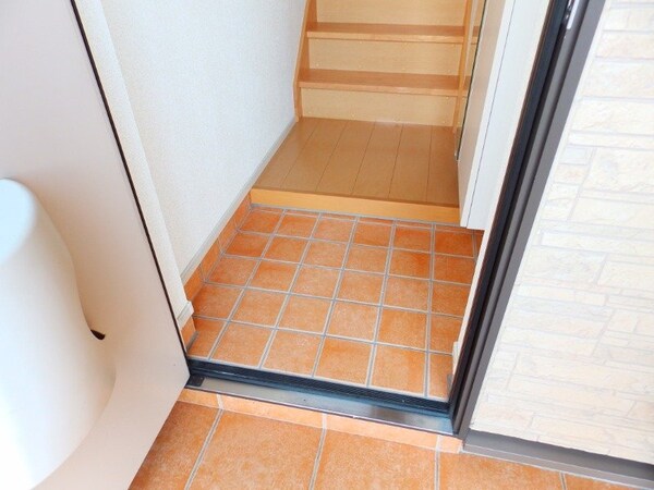 玄関(同型参考写真)