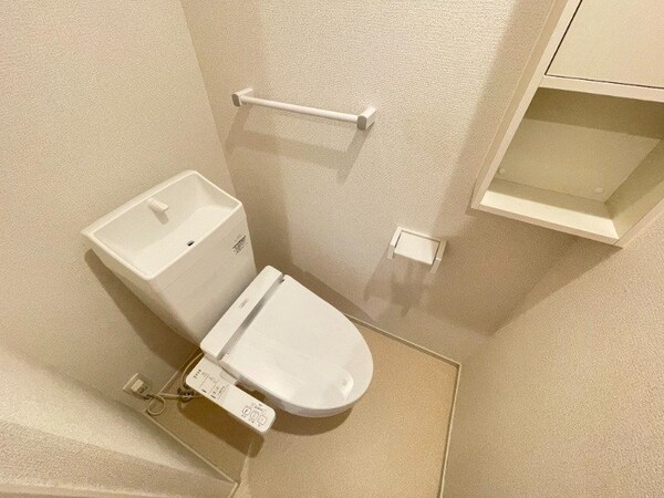 トイレ(同型参考写真)