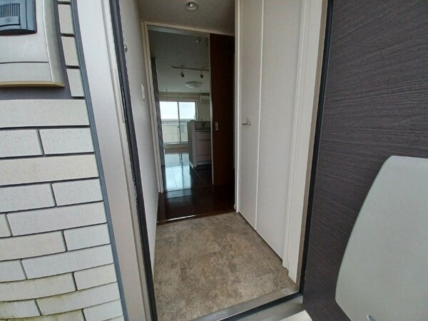 玄関(同物件別室の画像です)