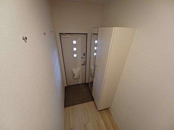 玄関(同型参考写真)
