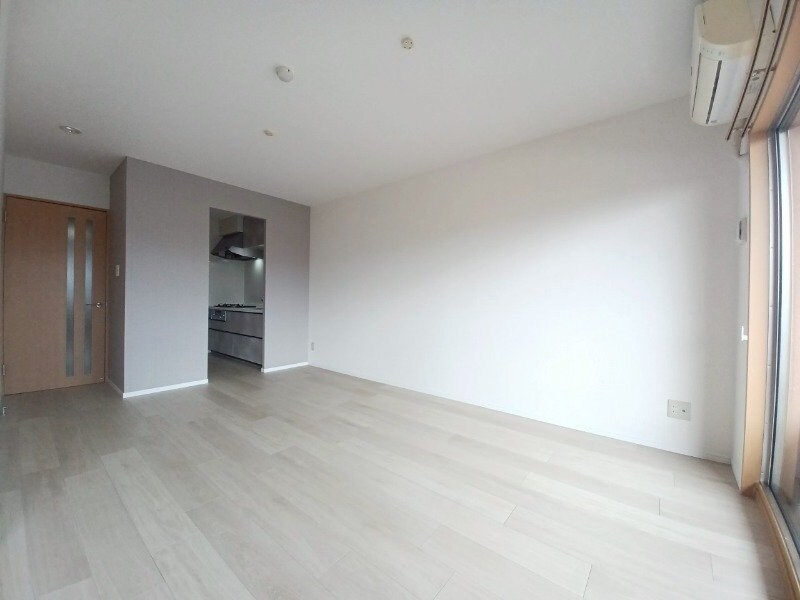 物件内観写真7　(別部屋反転参考写真です。)