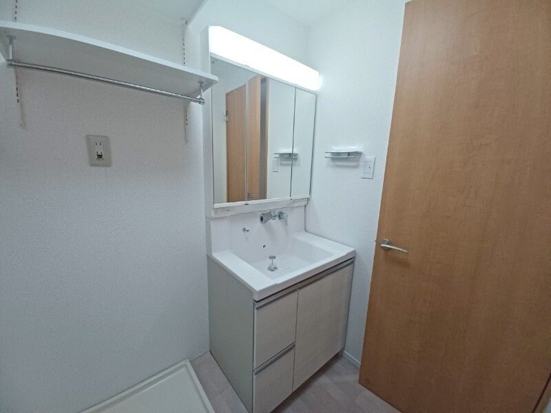 物件内観写真10　(別部屋反転参考写真です。)