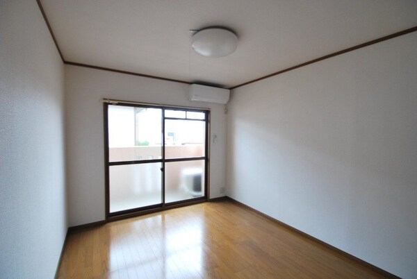 居室・リビング(同物件別部屋参考写真)