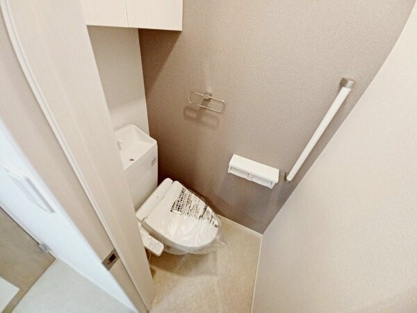 トイレ(同型参考写真)