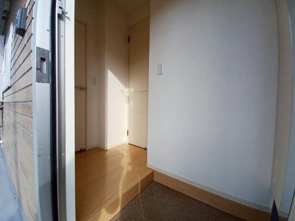 玄関(同型参考写真)