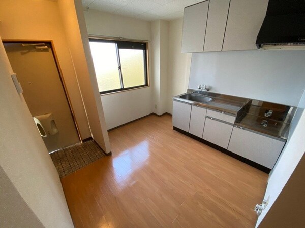 居室・リビング(同物件の別部屋写真です。)